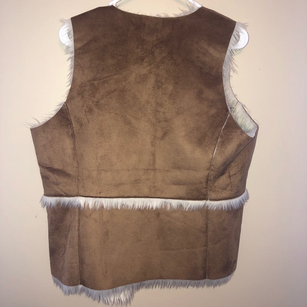 Hollister Faux Suede and Fur Lined Vest - Picture 8 of 10